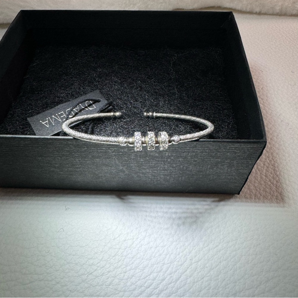 Dyadema silver cuff style bracelet